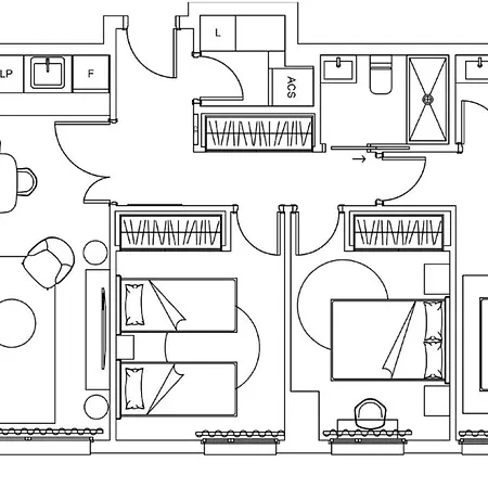 3 Bed Sleeps 6 - Balcony - Free Parking *